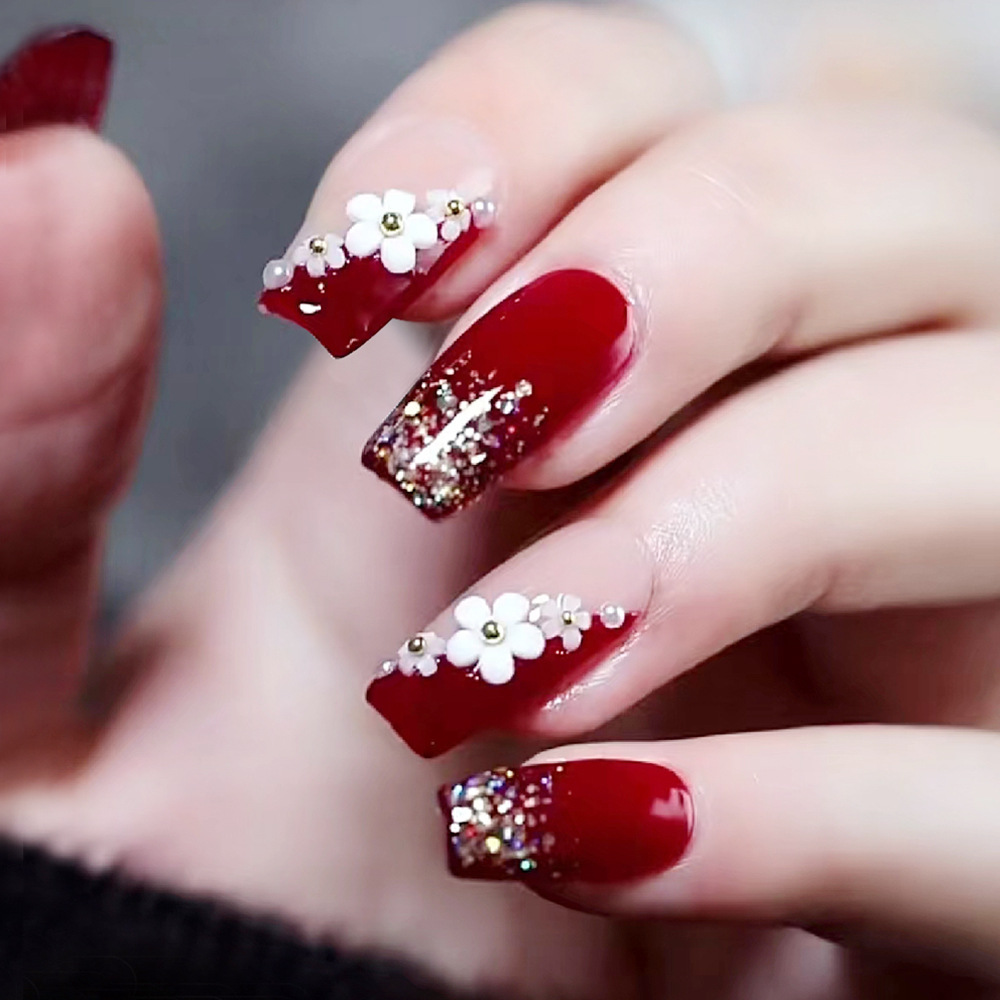 Nail Art Flower - 24 adet parlak kırmızı tırnaklar üzerinde