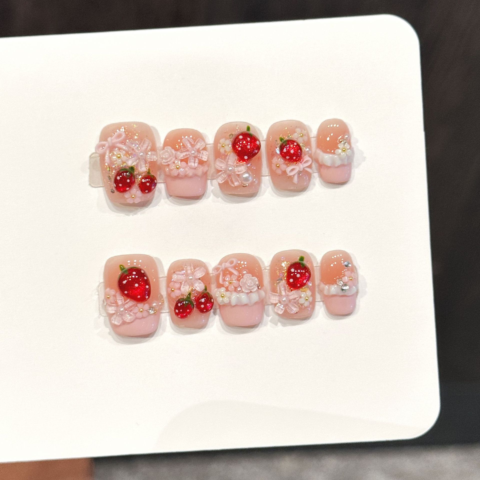 10 Adet Sevimli Kırmızı Çilek  - Nail Art Flower incelemesi ve fiyatı